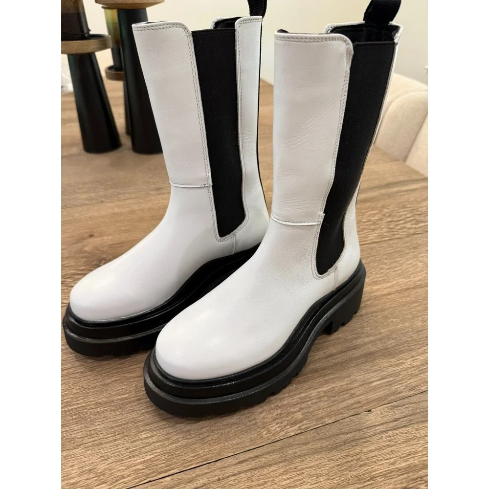 NWOB Bloomingdale's Aqua Jessy White Leather Pull On Chelsea Boots Booties 6.5 M